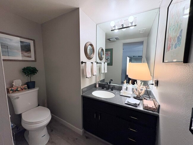 Building Photo - 35082 Mission Hills Dr