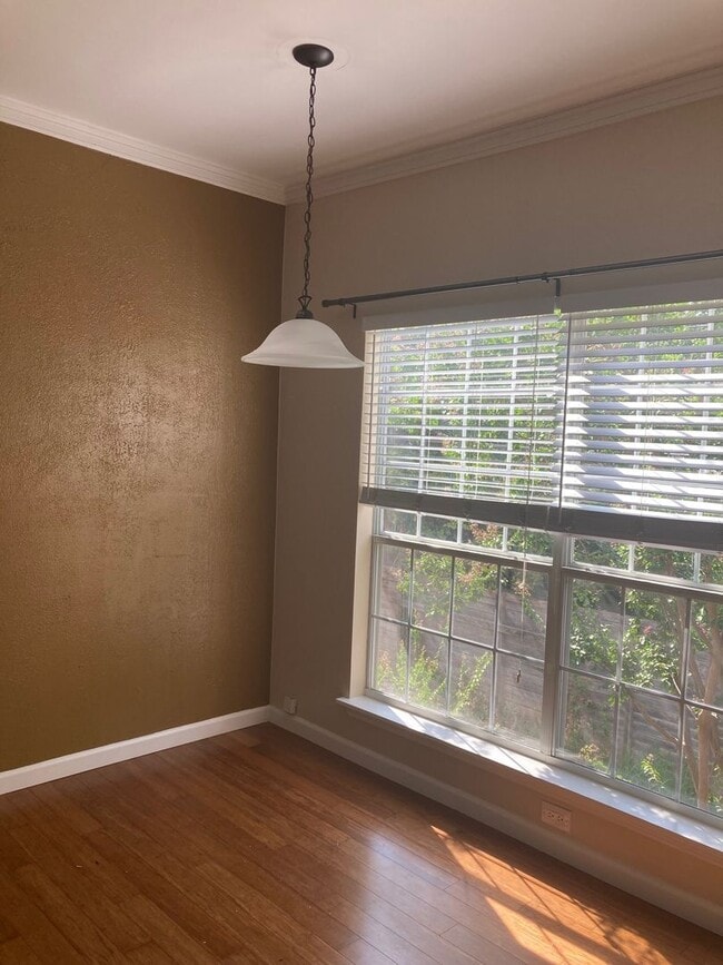 Building Photo - Renovated 2 Bedroom Condo at The Oaks of Lakewood