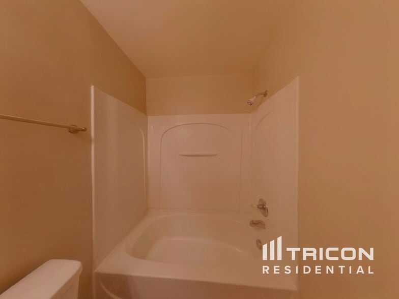 Building Photo - 258 Drooping Leaf Ln