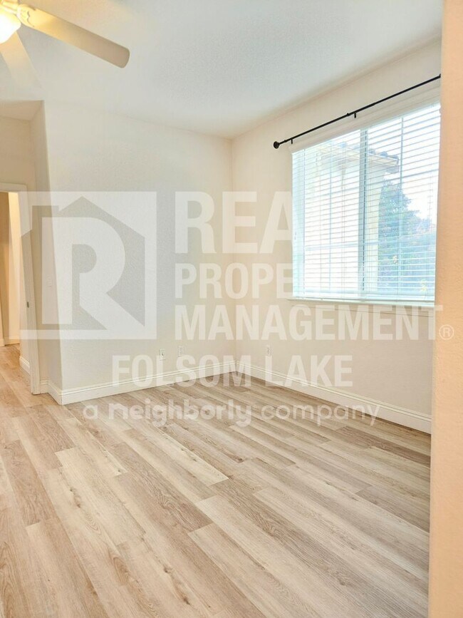 Building Photo - Spacious 3 bedroom 2.5 bath in North Natomas