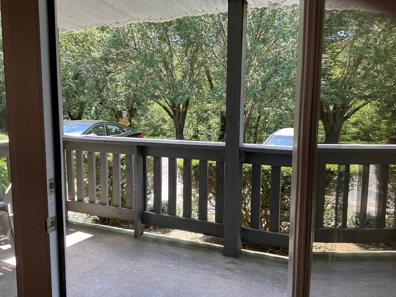 Patio - 1001 Woodland Vlg