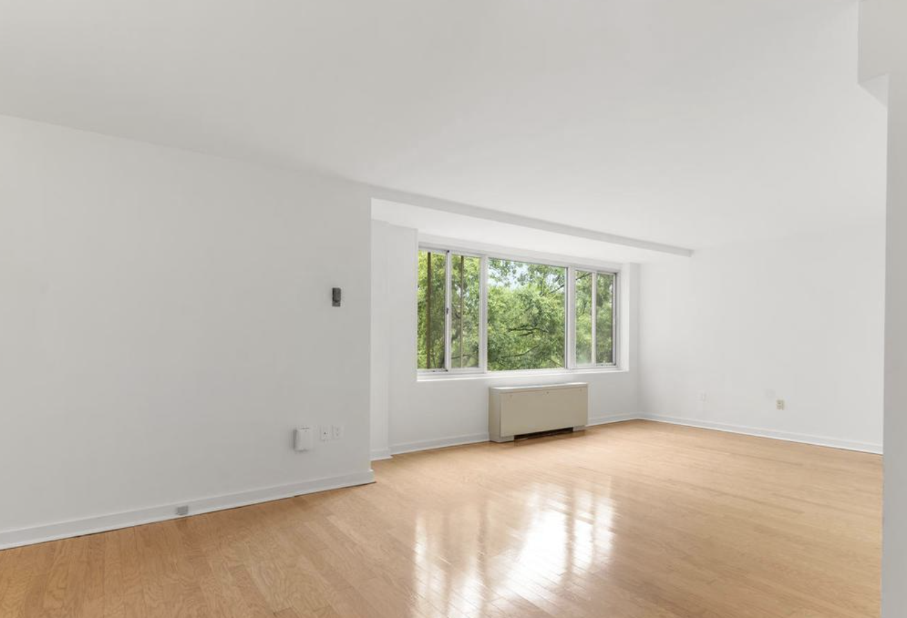 Windows & Hardwood Floors – Oversized windows and sleek hardwood throughout. - 4000 Tunlaw Rd NW