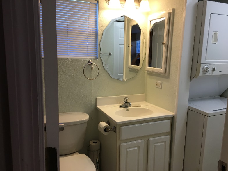 Building Photo - 2020 Lee Dr