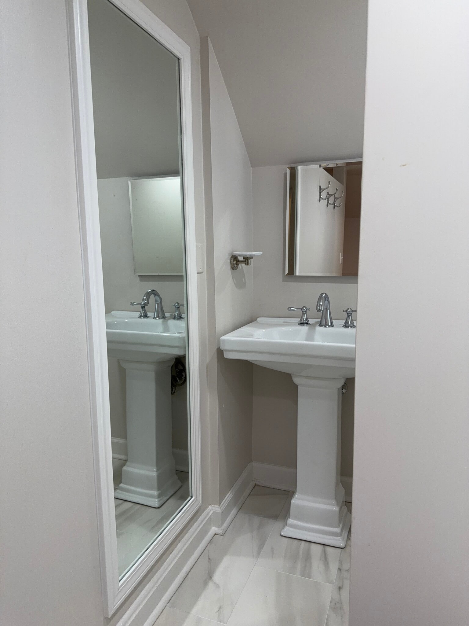 Primary Sink - 2602 W Linden Ave
