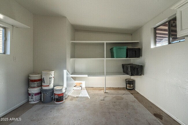 Building Photo - 4541 E Pershing Ave