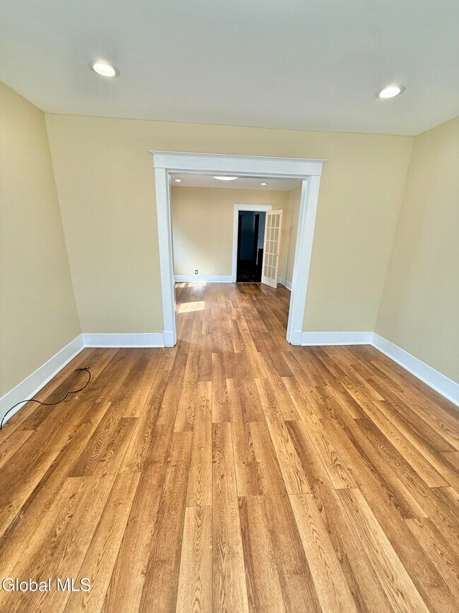 Building Photo - 1120 Pleasant St