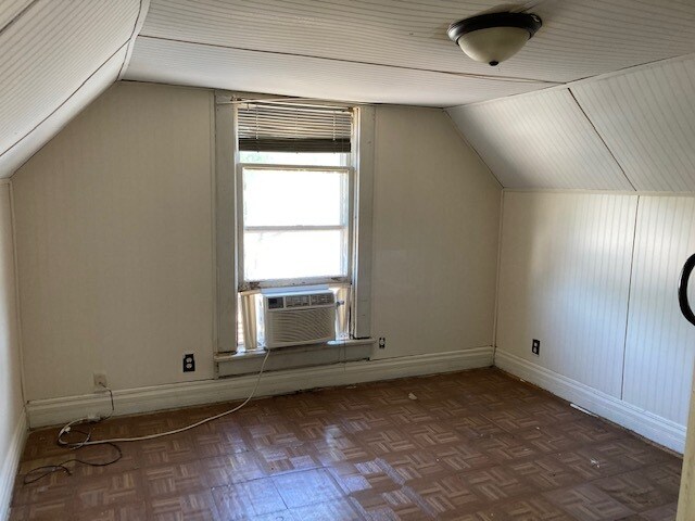 Building Photo - 310 N Saunders Ave