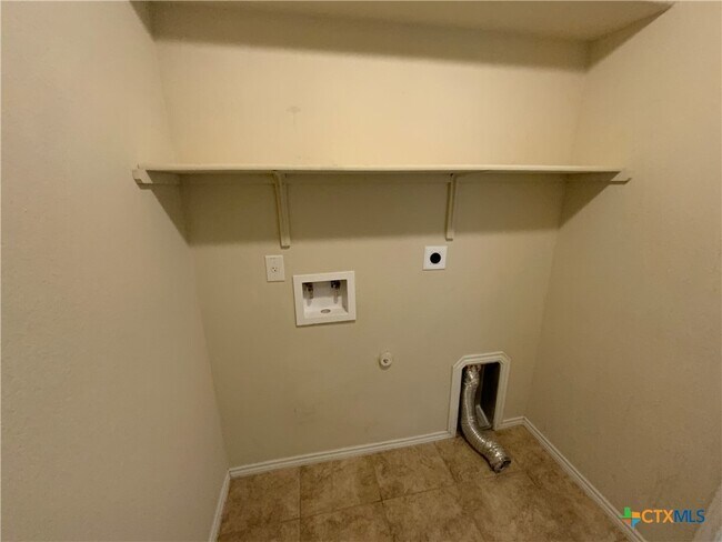 Building Photo - 5586 Perdita Dr