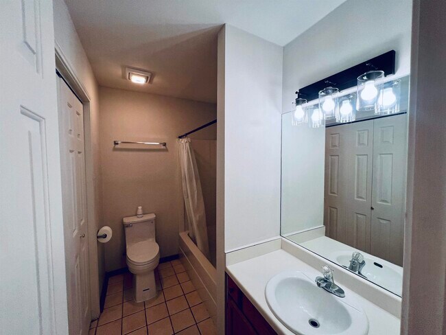 Building Photo - 104 Belaire Dr