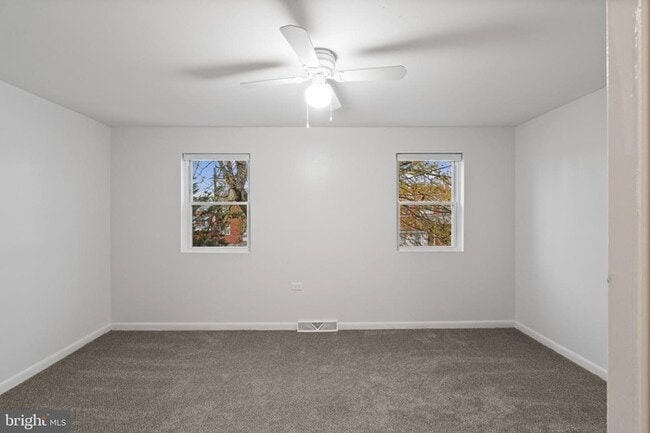 Building Photo - 3 Bedroom Dundalk