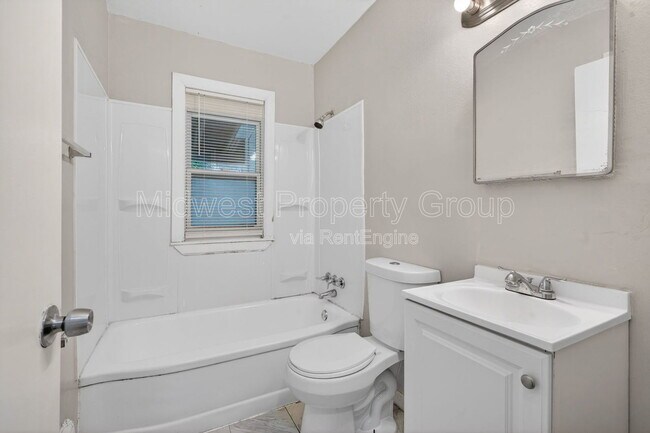 Building Photo - 224 S Harvey Ave