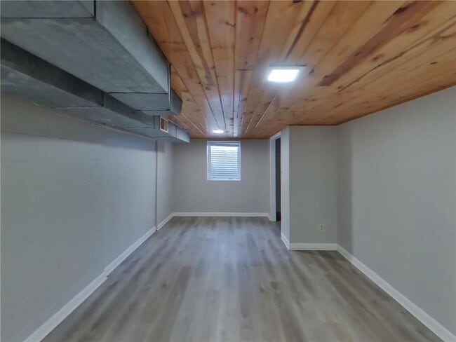 Building Photo - 1543 8th St SE