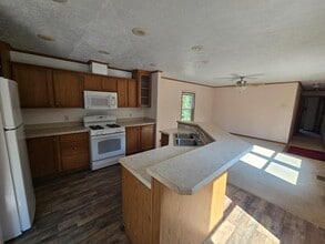 Building Photo - 620 Sinclair Ln