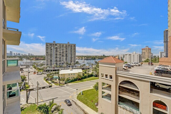 Building Photo - 101 S Fort Lauderdale Beach Blvd