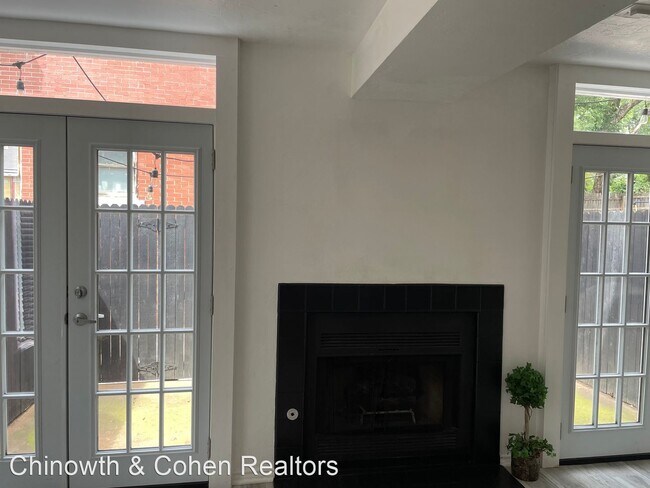 Building Photo - 2 br, 2.5 bath House - 1621 S Quaker Ave U...