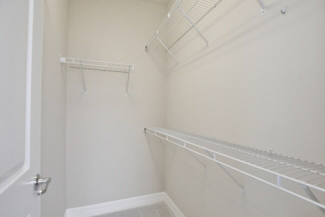 Building Photo - Luxurious 3/3.5 Spacious Townhome with a B...