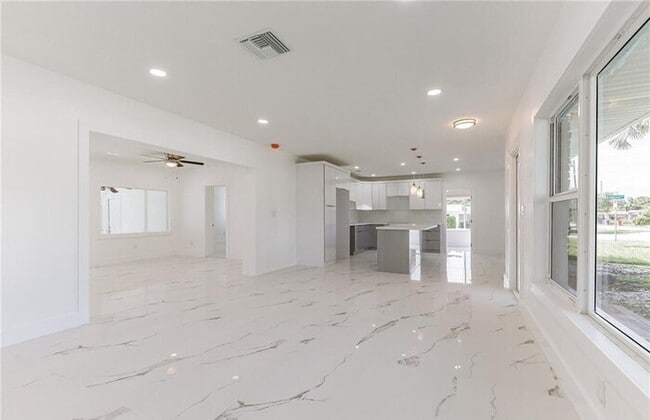 Building Photo - Fort Myers Single Family Home