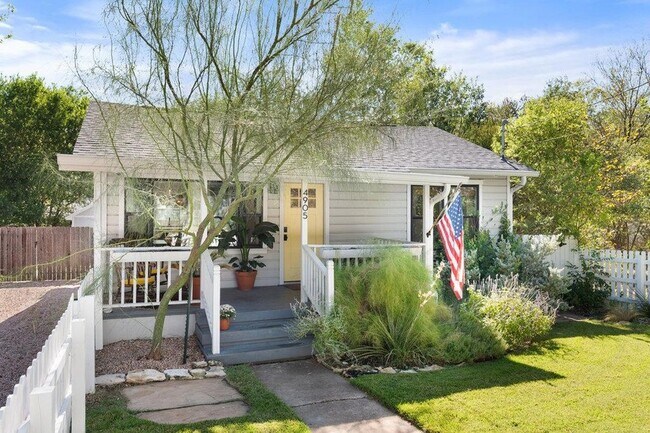 Building Photo - 4905 Duval St