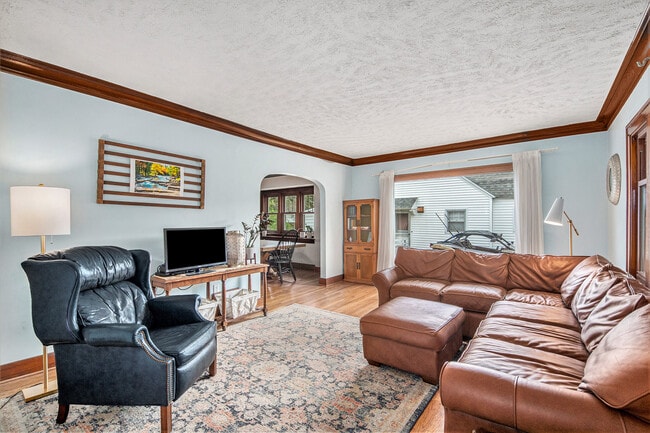 Building Photo - 932 Garfield Ave NW