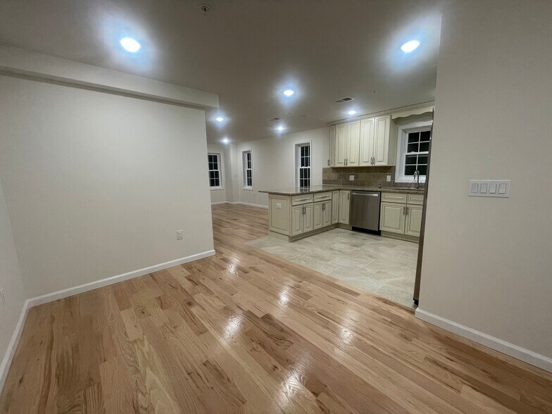 Building Photo - 26 Stuyvesant Ave