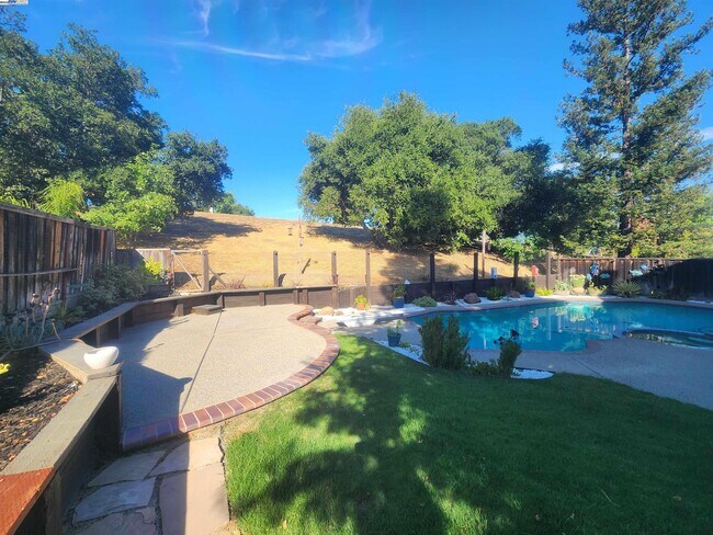 Building Photo - 1127 Mataro Ct
