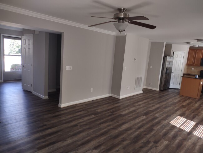 Building Photo - 229 Dellwood Dr