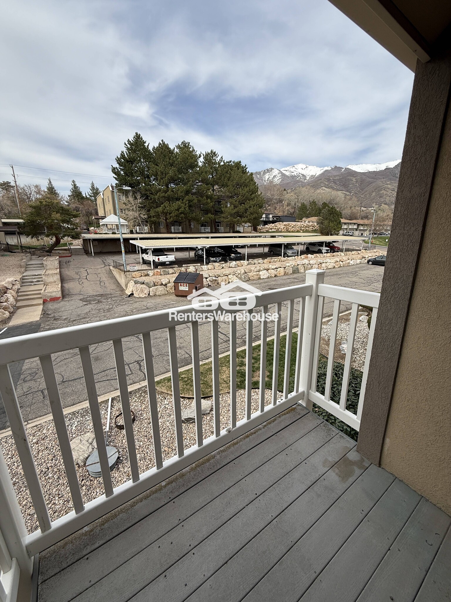 Building Photo - 5660 Meadow Ln