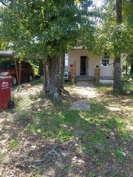Primary Photo - 398 N Spring St