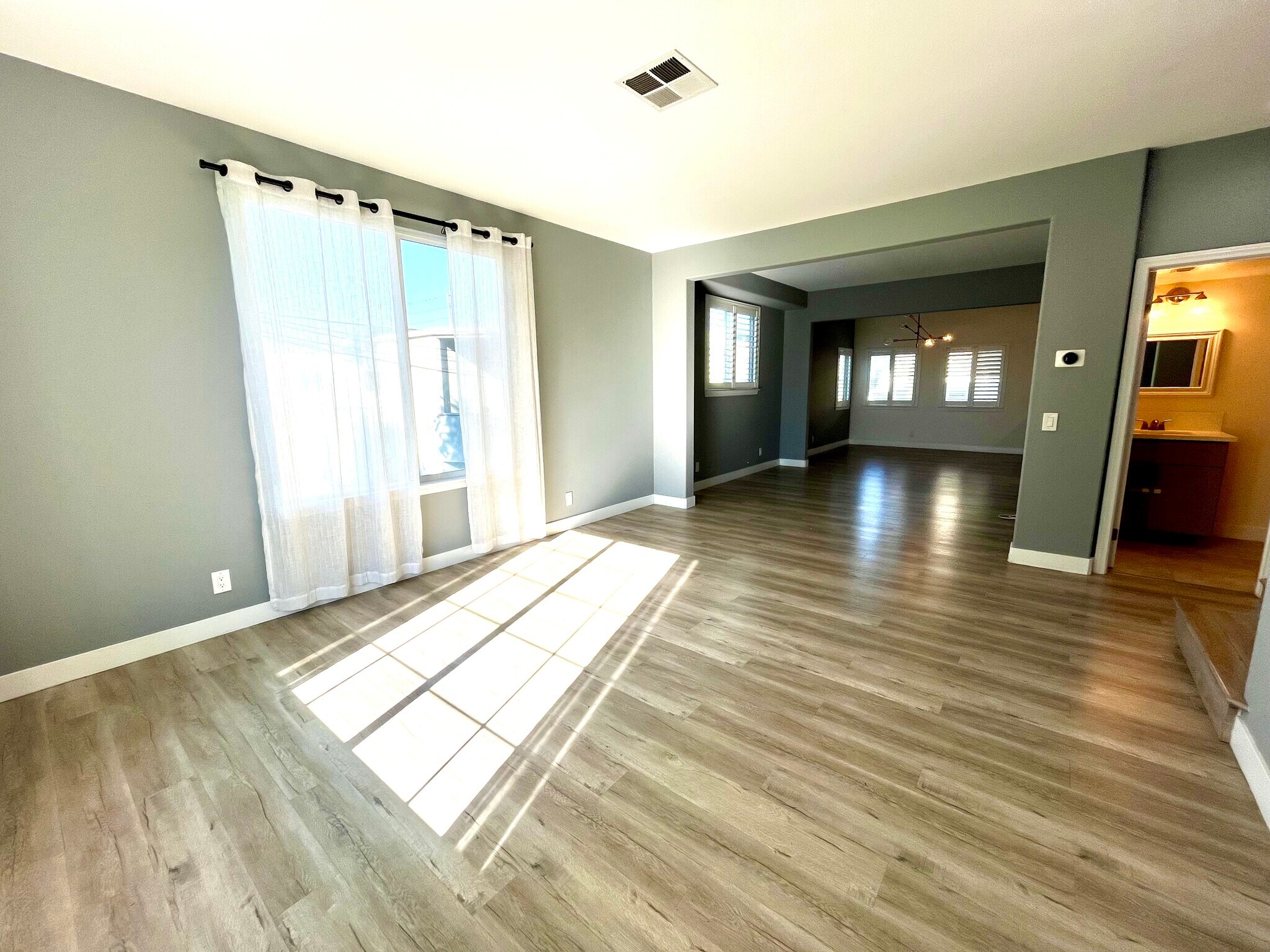 living room - 16619 Yukon Ave