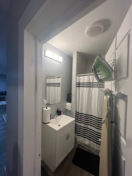 Bathroom - 16 18th St