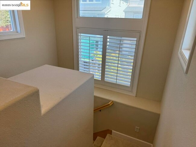 Building Photo - 203 Seaview Dr