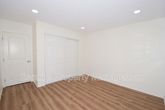 Building Photo - 420 W Linden Dr