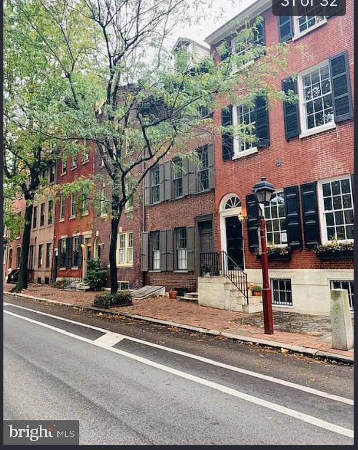 Building Photo - 323 Pine St