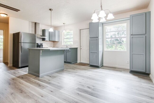 Building Photo - 228 Bonnet Ave