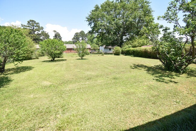Building Photo - Coming Soon 3 Bedroom and 2 Bath Home (Pets Considered)