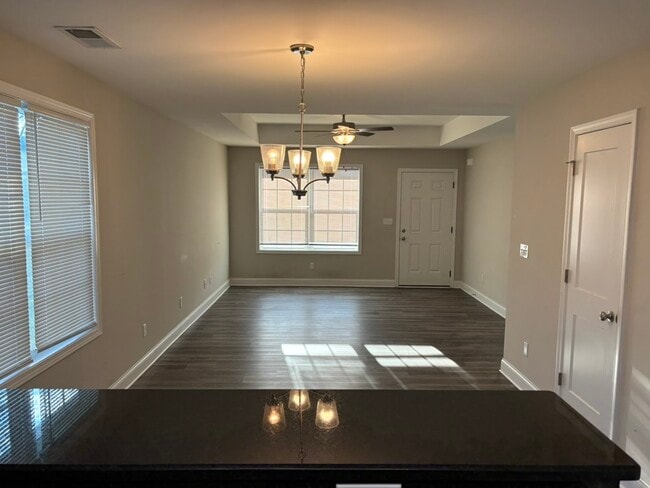 Building Photo - 936 W Liberty St