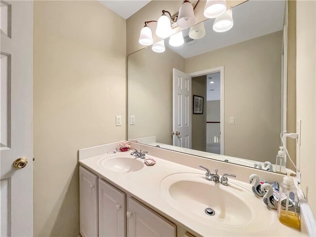 Building Photo - 1911 Berkshire Eve Dr