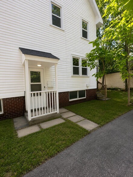 Building Photo - 1462 Parkhill Rd