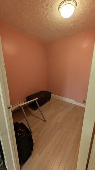 Building Photo - 537 46th St