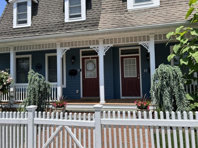 Primary Photo - 15 Maple St