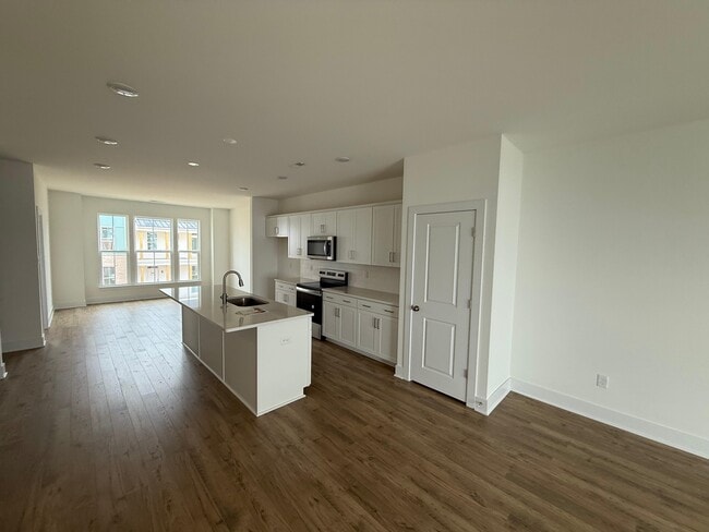 Building Photo - 15354 Oasis Sun Aly