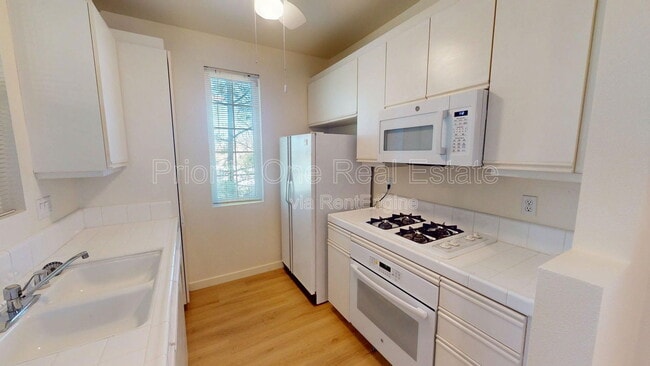 Building Photo - 10921 Sabre Hill Dr