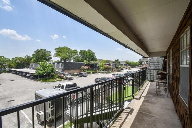 Building Photo - 9021 Gaylord Dr