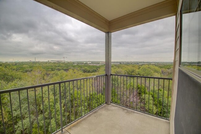 Building Photo - 2320 Gracy Farms Ln