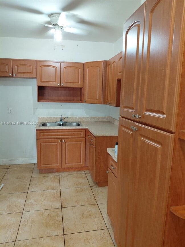 Building Photo - 3503 SW 24th St