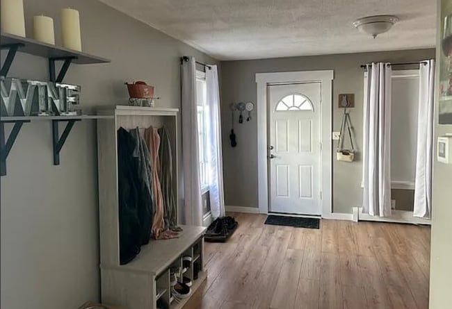 Primary Photo - 100 Green St