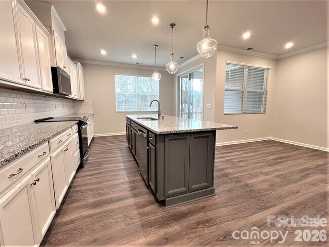 Building Photo - 16628 Summers Walk Blvd