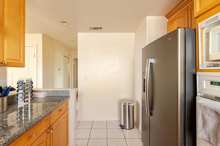 Building Photo - 199 N Lincoln Ave