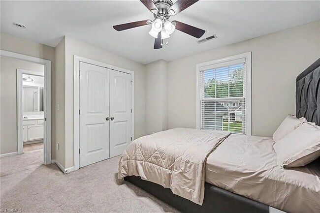 Building Photo - Lease to Own