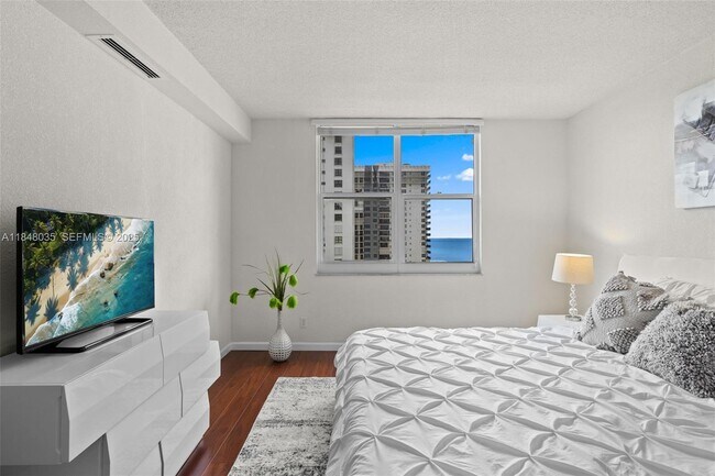 Building Photo - 2501 S Ocean Dr